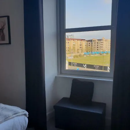 Stylish - Near Haymarket, Walk To Castle And Princes Street Apartmán *