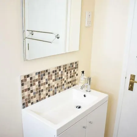 Two Bed City Centre With Private Parking Edynburg