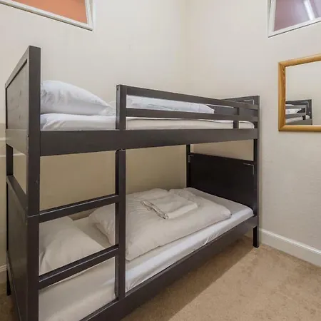 3 Bed Overlooking Meadows Park *