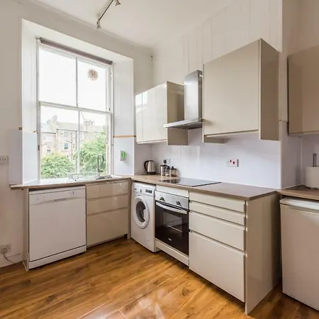 3 Bed Overlooking Meadows Park