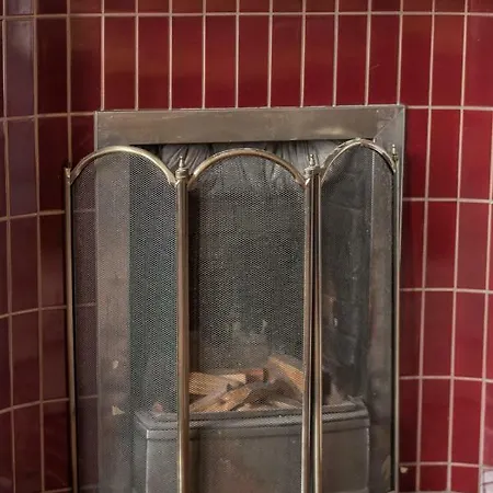 3 Bed Overlooking Meadows Park