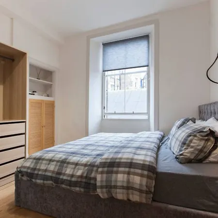2 Bedroom Near Castle *