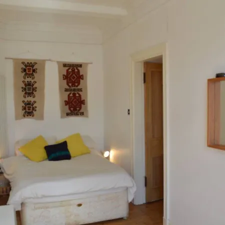 1 Bedroom Flat Near Murrayfield Stadium *
