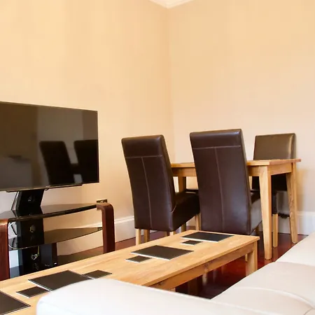 Apartamento 2 Bedroom Flat Off Leith Walk Accommodates 7 *