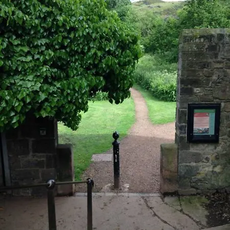 2 Bedroom Flat In Holyrood Park Sleeps 5 Edinburgh