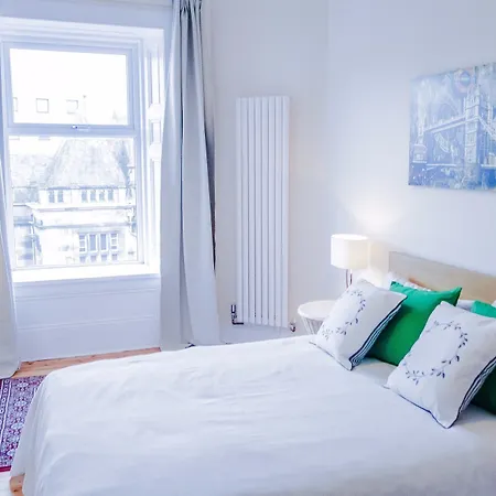 アパート 2 Bedroom Flat On Leith Walk エディンバラ