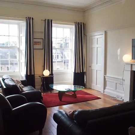 Fabulous 3 Bedroom Flat With Castle Views