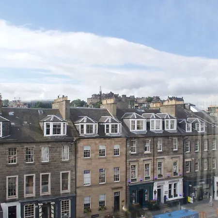 Apartment Fabulous 3 Bedroom Flat With Castle Views *