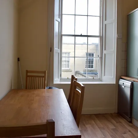 Fabulous 3 Bedroom Flat With Castle Views Edinburgh