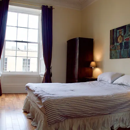 Fabulous 3 Bedroom Flat With Castle Views Apartment