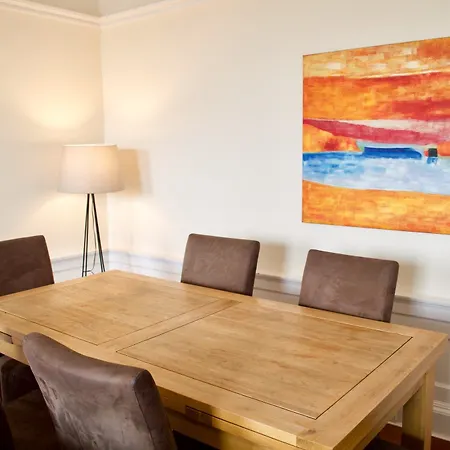 Apartment Fabulous 3 Bedroom Flat With Castle Views *