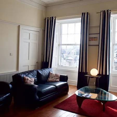 Apartment Fabulous 3 Bedroom Flat With Castle Views *