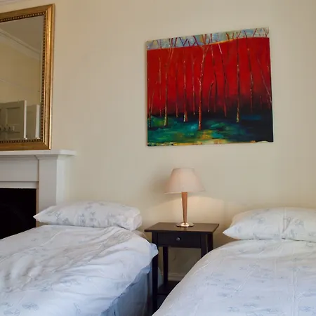 Fabulous 3 Bedroom Flat With Castle Views Edinburgh