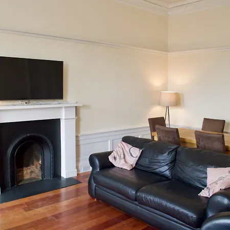 Fabulous 3 Bedroom Flat With Castle Views