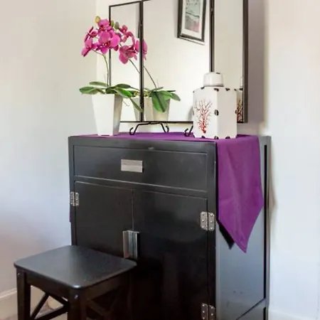 Apartmán 2 Bedroom Flat With Garden *