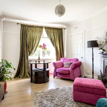 2 Bedroom Flat With Garden