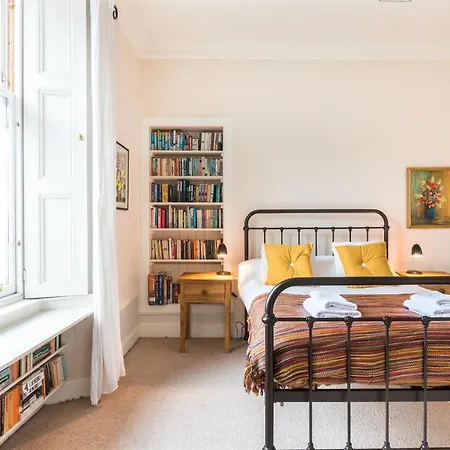 Spacious & Unique 1 Bed With Wifi