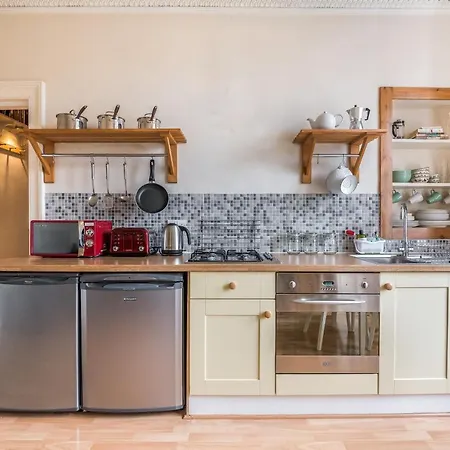 Spacious & Unique 1 Bed With Wifi