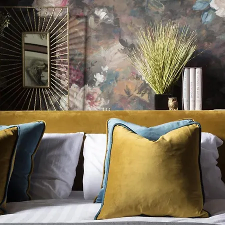 Luxury Boutique In Fashionable Stockbridge 5* Apartment