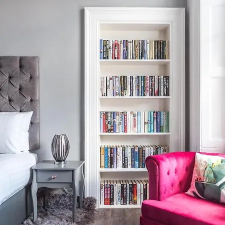 Spacious Newly Refurbished Апартаменты