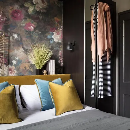 Luxury Boutique In Fashionable Stockbridge 5* Edinburgh