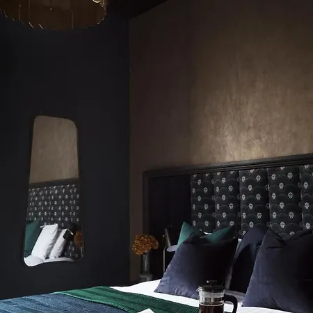 Luxury Boutique In Fashionable Stockbridge 5* Apartment