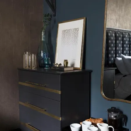 Luxury Boutique In Fashionable Stockbridge 5* Edinburgh