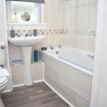 2br Ground Floor Flat 30 Min To City +parking Appartement Edinburgh