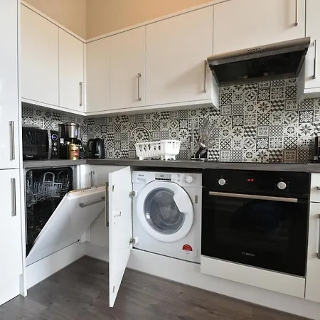 Pleasance Ground Floor Main Door Access Apartmán *