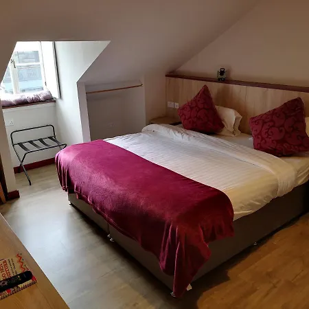 Dene Guest House, New Town 3*