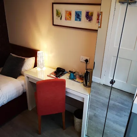 Dene Guest House, New Town Penzion 3*