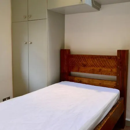 Διαμέρισμα 2 Bedroom Flat On Quiet Cobbled Street *