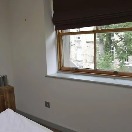 2 Bedroom Flat On Quiet Cobbled Street Εδιμβούργο