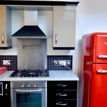 2 Bedroom Flat On Quiet Cobbled Street Διαμέρισμα *