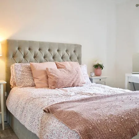Lovely Spacious 2 Bedroom Flat By The Meadows Édimbourg