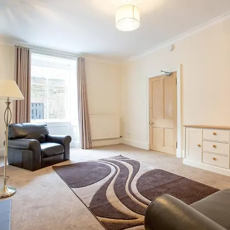 Bright And Spacious 3br In Affluent West End إدنبرة