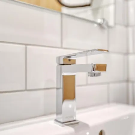 Central Bright 3 Bed Flat With Parking Эдинбург
