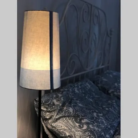 Modern Double Bed Close To City Centre Apartment Edinburgh