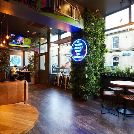 St Christopher's - Old Town Hostal