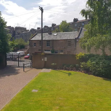 Prime Location - City Centre Flat With Private Parking شقة