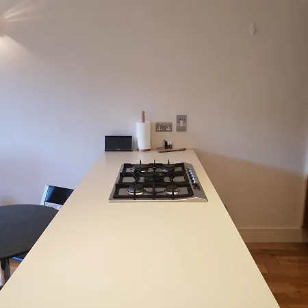 Prime Location - City Centre Flat With Private Parking إدنبرة