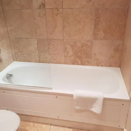 Prime Location - City Centre Flat With Private Parking شقة
