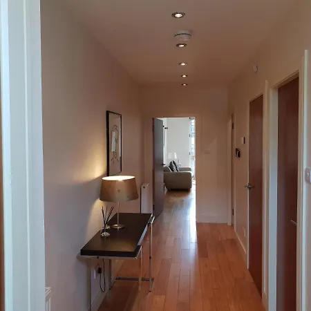 Prime Location - City Centre Flat With Private Parking شقة