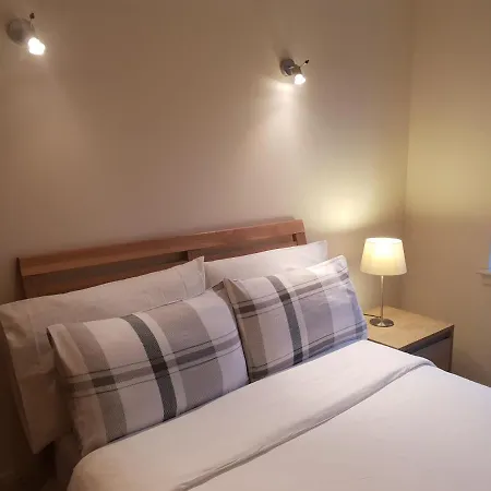 Prime Location - City Centre Flat With Private Parking
