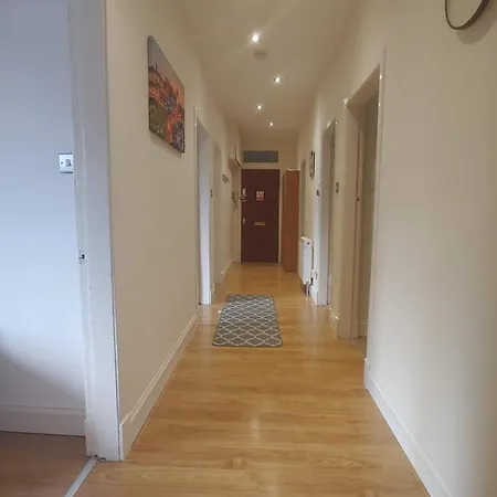 Big Bedroom Close To City Center With Breakfast Included * Edinburgh