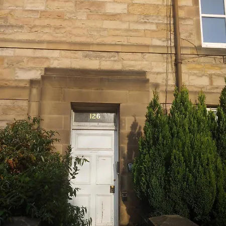 Big Bedroom Close To City Center With Breakfast Included Pansiyon Edinburgh