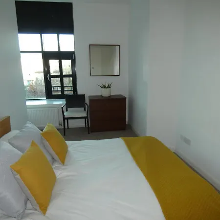 Silver Lining - Modern & Stylish 3 Bed With Parking