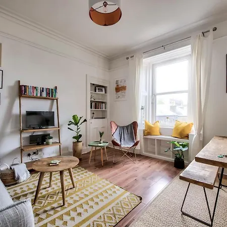 Modern Homely For 2 In By Guest Ready * Edinburgh