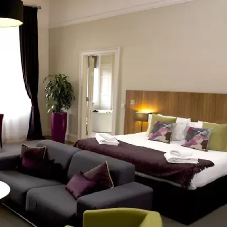 The Place 4* إدنبرة