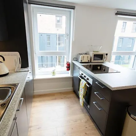 Studio Flat With Free Parking
